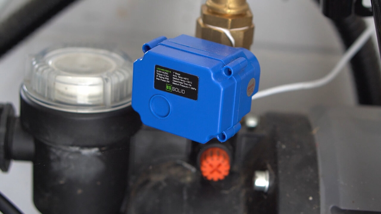 Photo of a blue box at the groundwater pump.